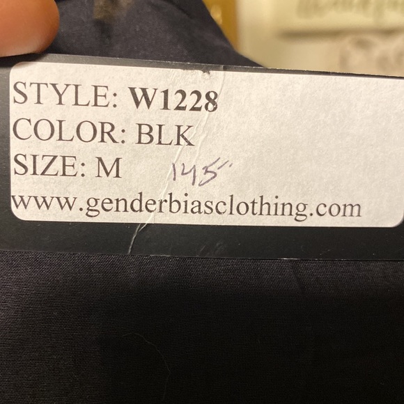 NWT GENDER BIAS WOMEN LIGHTWEIGHT BUTTON DOWN RUFFLED SHIRT SIZE M BLACK COLOR - Picture 5 of 9